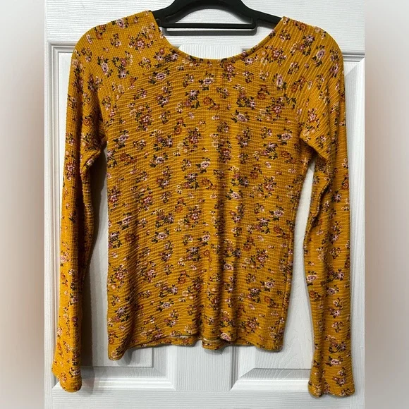 ⭐️ Hollister long sleeve shirt. Size : small - Picture 3 of 4